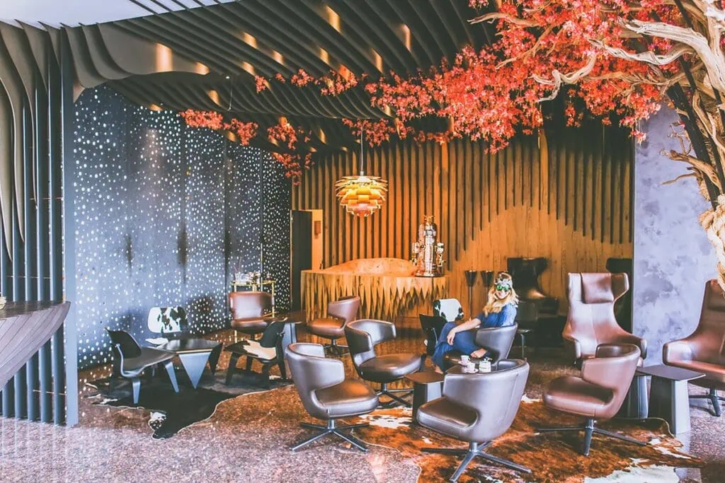 28 wskazówek dotyczących najlepszych hoteli wellness i pobytów wellness dla dwojga w Czechach 6 Lobby hotelu Theatre - wellness w Ołomuńcu