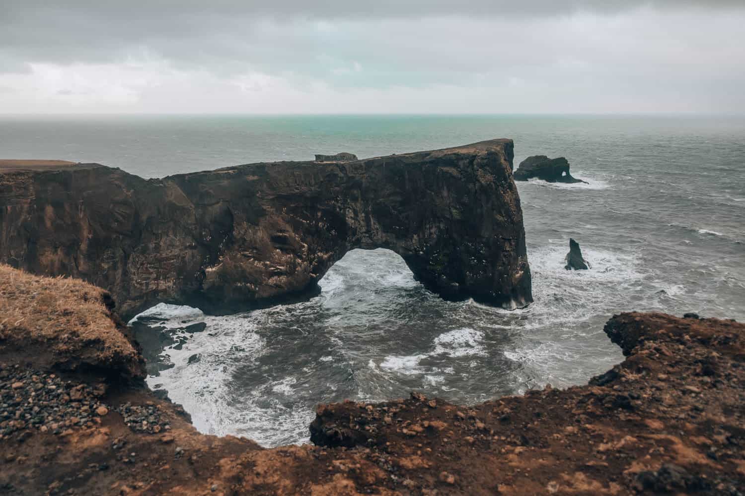 Na takovou fotku nemusíte být žádným fotografem, Dyrholaey to zvládne za vás