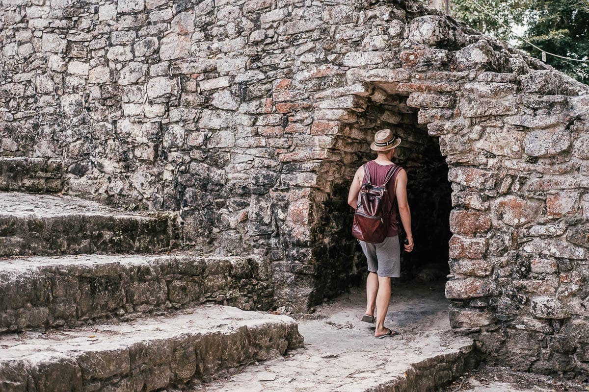 Tunel v mayském městě Coba