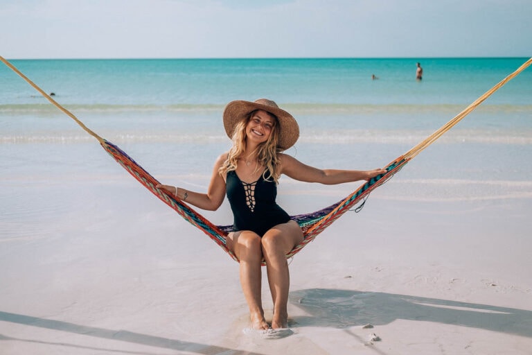 Lucka in der Hängematte auf Holbox