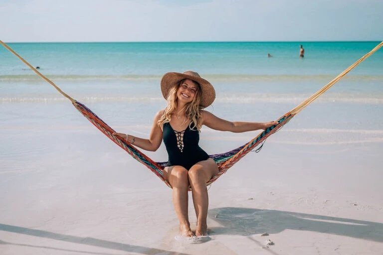 Lucy dans un hamac à Holbox