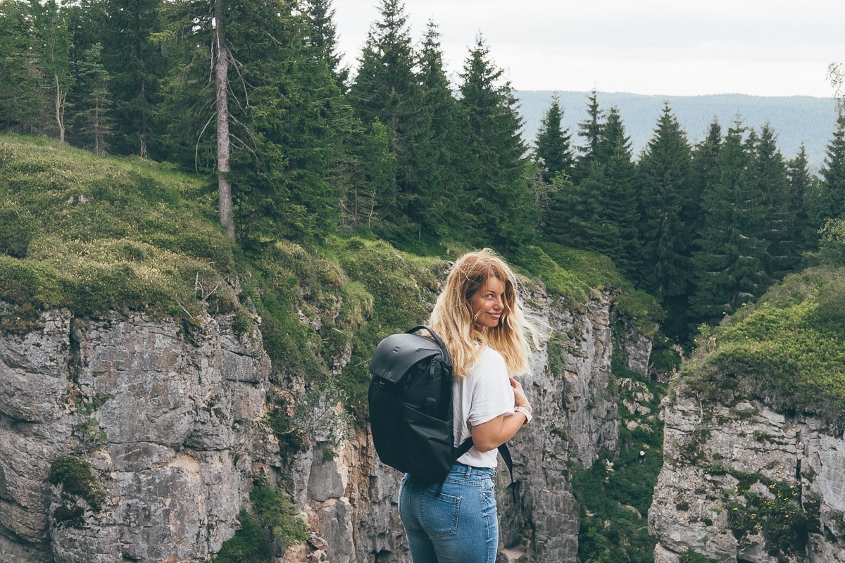 Krušné hory: Pohled na Vlčí jámy v Krušných horách z horní vyhlídky