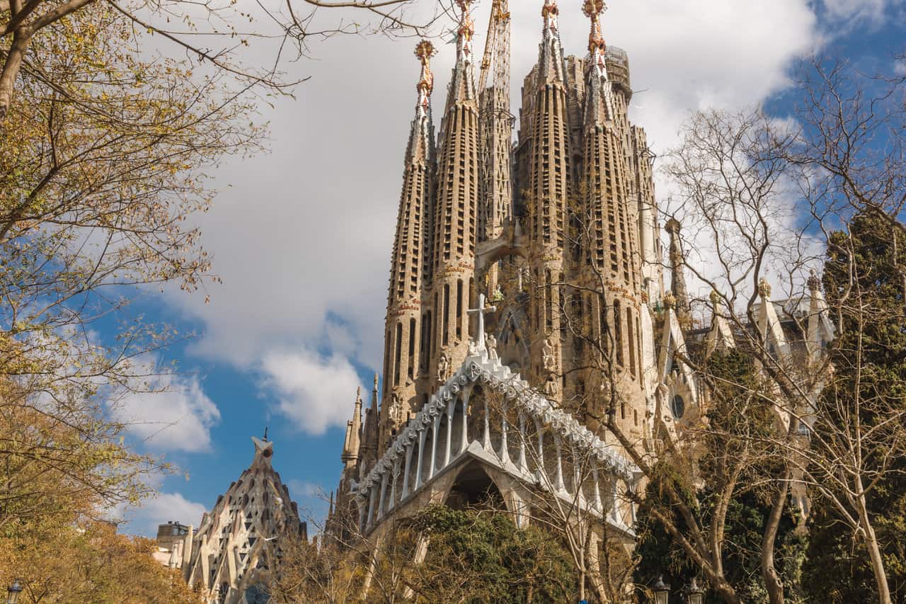 Kurztrips Europa: 21 der schönsten Städte für ein Wochenende 2026 11 Basilika Sagrada Família in Barcelona