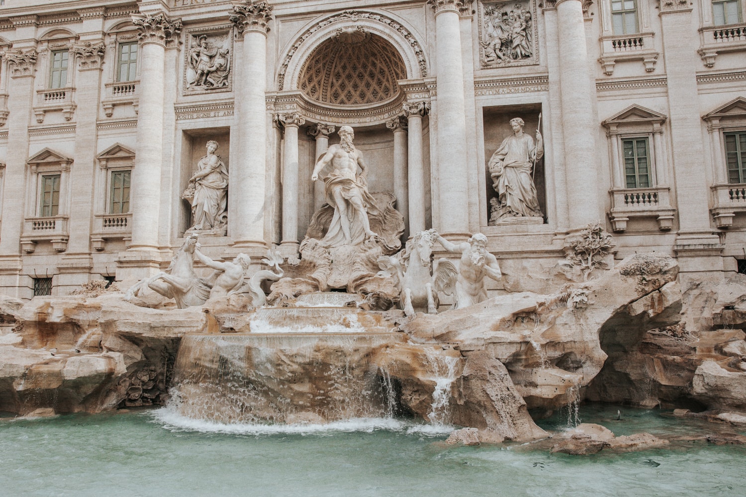 Kurztrips Europa: 21 der schönsten Städte für ein Wochenende 2026 10 Fontana di Trevi in Rom