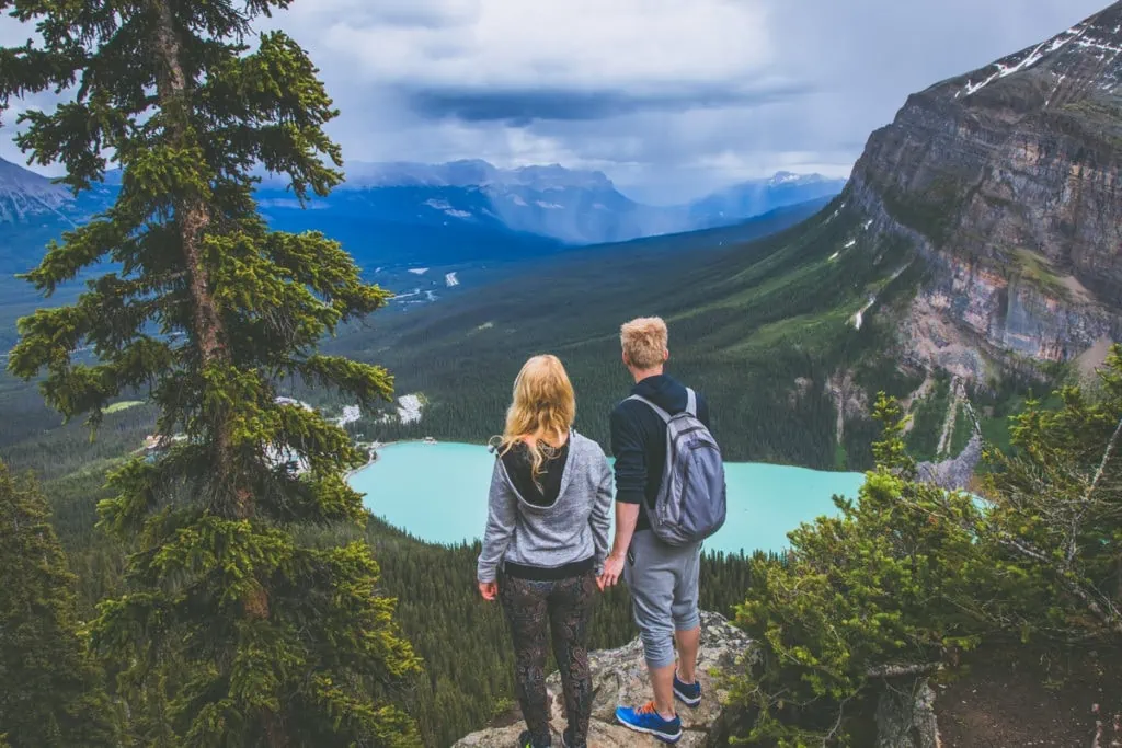 Výhled na tyrkysové jezero Lake Louise