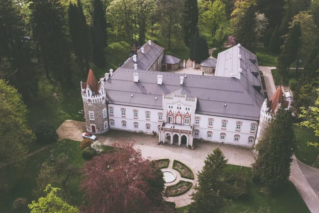 28 wskazówek dotyczących najlepszych hoteli wellness i pobytów wellness dla dwojga w Czechach 9 wellness hotel Chateau Herálec