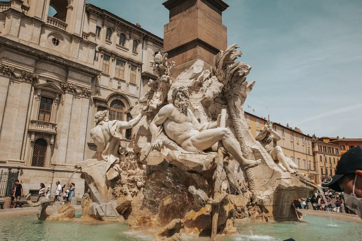 Piazza Navona: 9 tipů, co vidět na nejkrásnějším náměstí Říma 1 Berniniho Fontana ctyr rek s egyptskym obeliskem na Piazza Navona