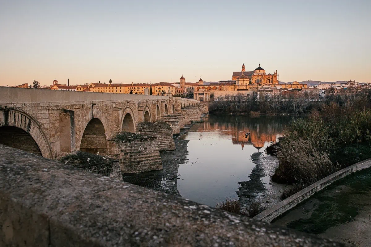 Římský most přes řeku Guadalquivir v Córdobě