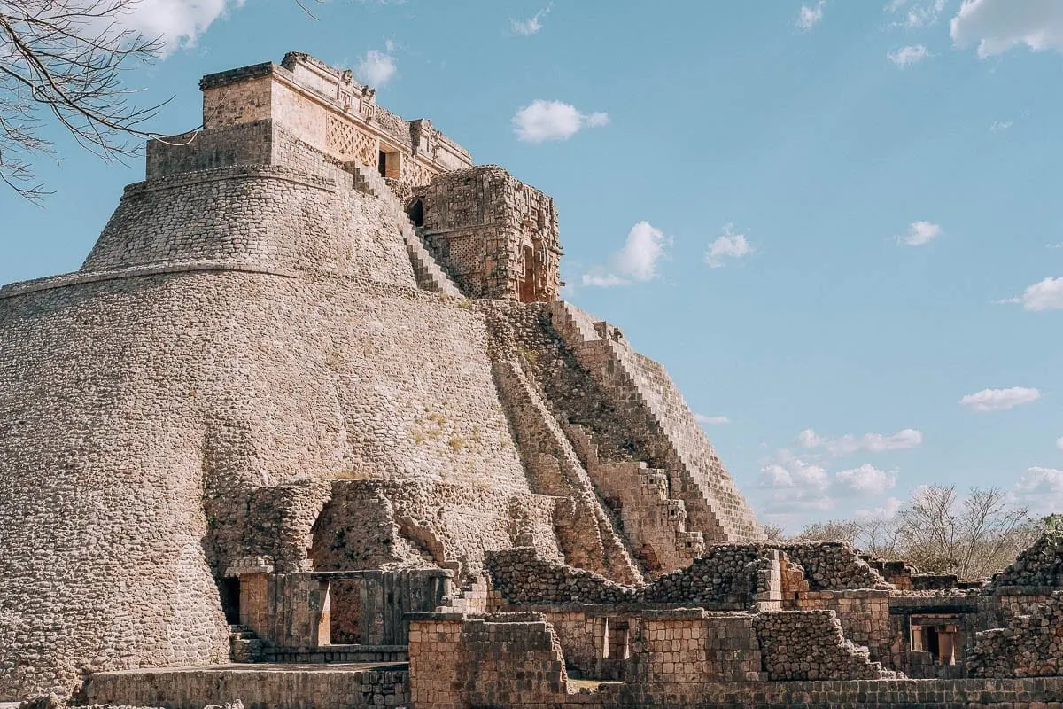 Co dělat na Yucatánu v Mexiku: 22 tipů na nejlepší dovolenou 17 Kouzelníkova pyramida v mayském Uxmalu