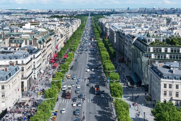 Najznámejšia nákupná trieda Champs-Élysées 