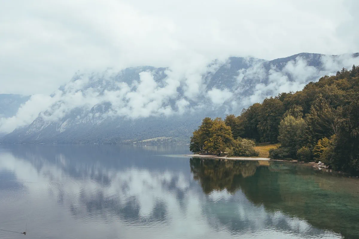 Bohinjské jezero v Julských Alpách
