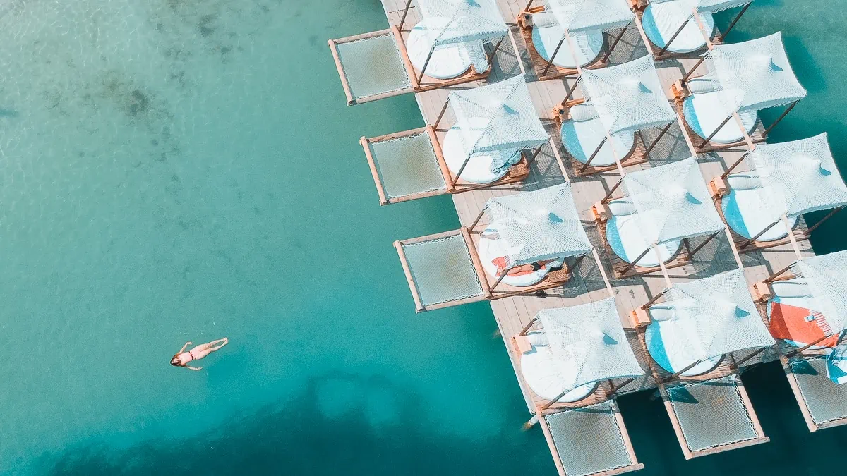 Kam na dovolenou k moři v Albánii? Nejoblíbenější je Ksamil, kde to prý vypadá jako na Maledivách