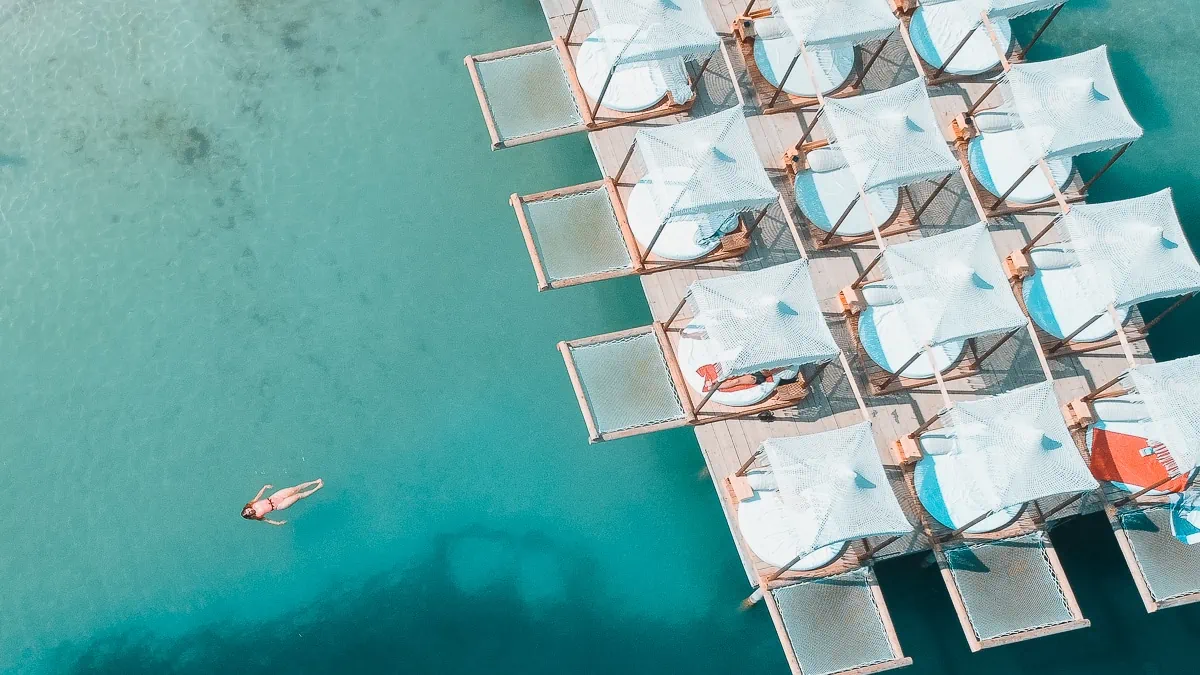 Kam na dovolenou k moři v Albánii? Nejoblíbenější je Ksamil, kde to prý vypadá jako na Maledivách