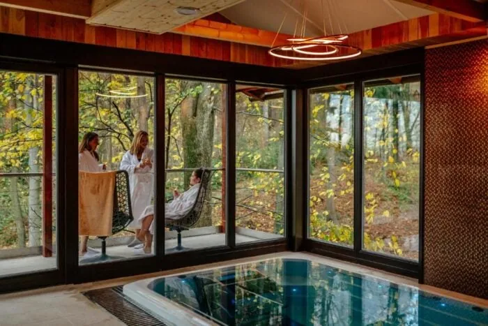 28 wskazówek dotyczących najlepszych hoteli wellness i pobytów wellness dla dwojga w Czechach 14 Resort CATTALEYA - hotel wellness w środku lasu