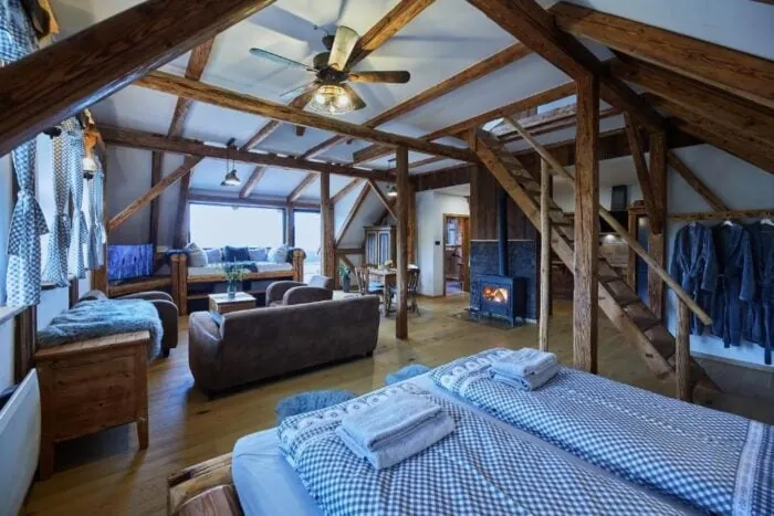 Božská usedlost – pokoj s vířivkou na terase