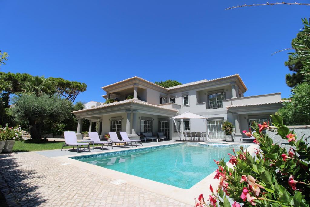 Albufeira, Portugalsko: pláže a tipy, co vidět 9 Charming Exceptional Golf Villa in Algarve - Best Holiday Villas to Rent in Faro