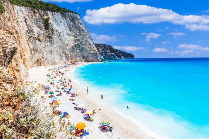 Lefkada pertenece a las vacaciones más lujosas y caras en Grecia, y no es de extrañar. Sin duda tiene algunas de las playas más bonitas del país