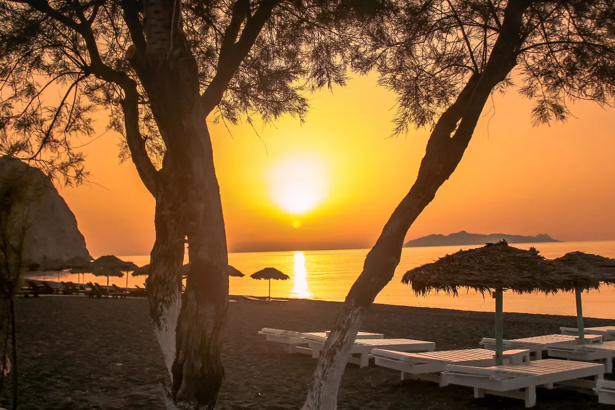 Nejkrásnější pláže na Santorini: Perissa