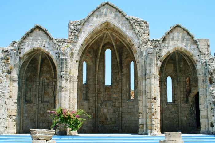 Co vidět na Rhodosu? Ruiny kostela Panny Marie na Hradě Rhodos
