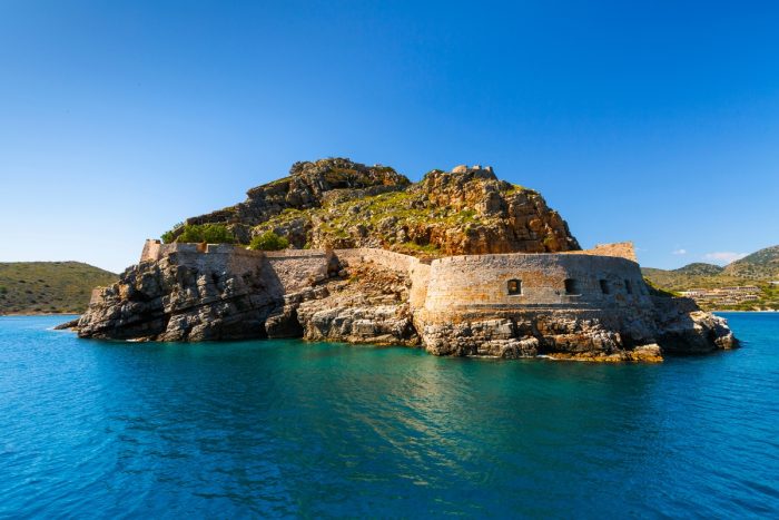 Čo robiť na Kréte: Vydajte sa na ostrov Spinalonga. 