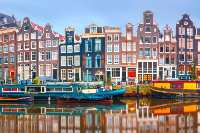 co vidět v Amsterdamu: Domy v Amsterdamu