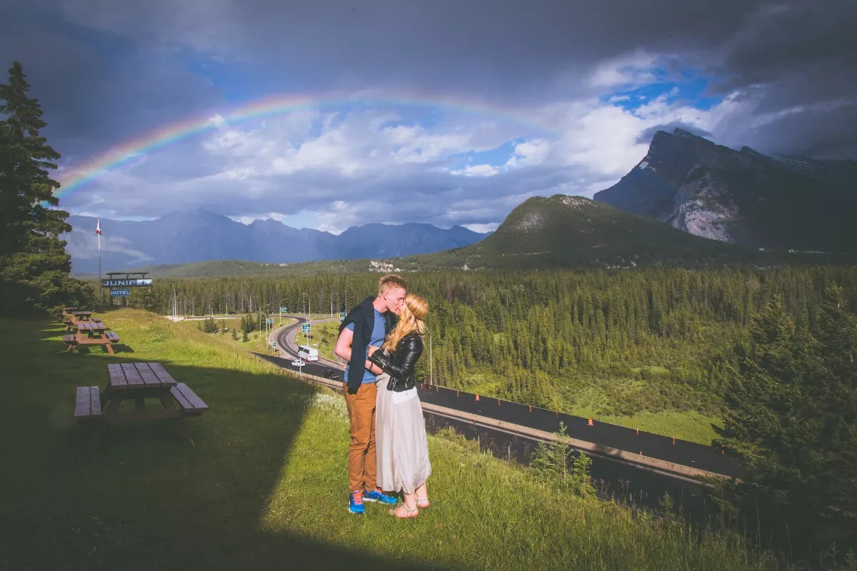 Výhled na Banff z hotelu Juniper v Banffu