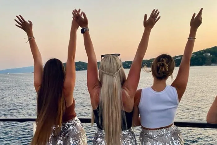 Protančený večer na širém moři