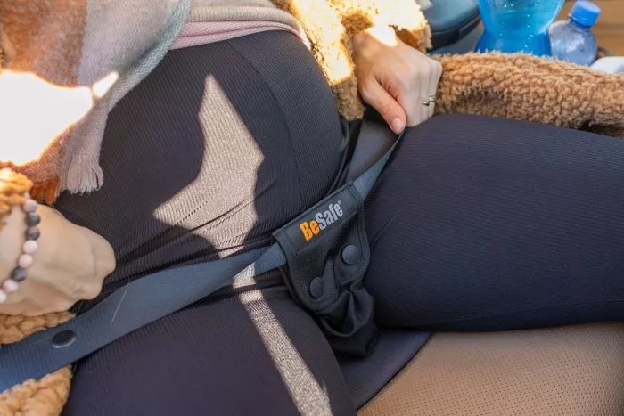 Recenze BESAFE Pregnant iZi Fix – těhotenský pás do auta