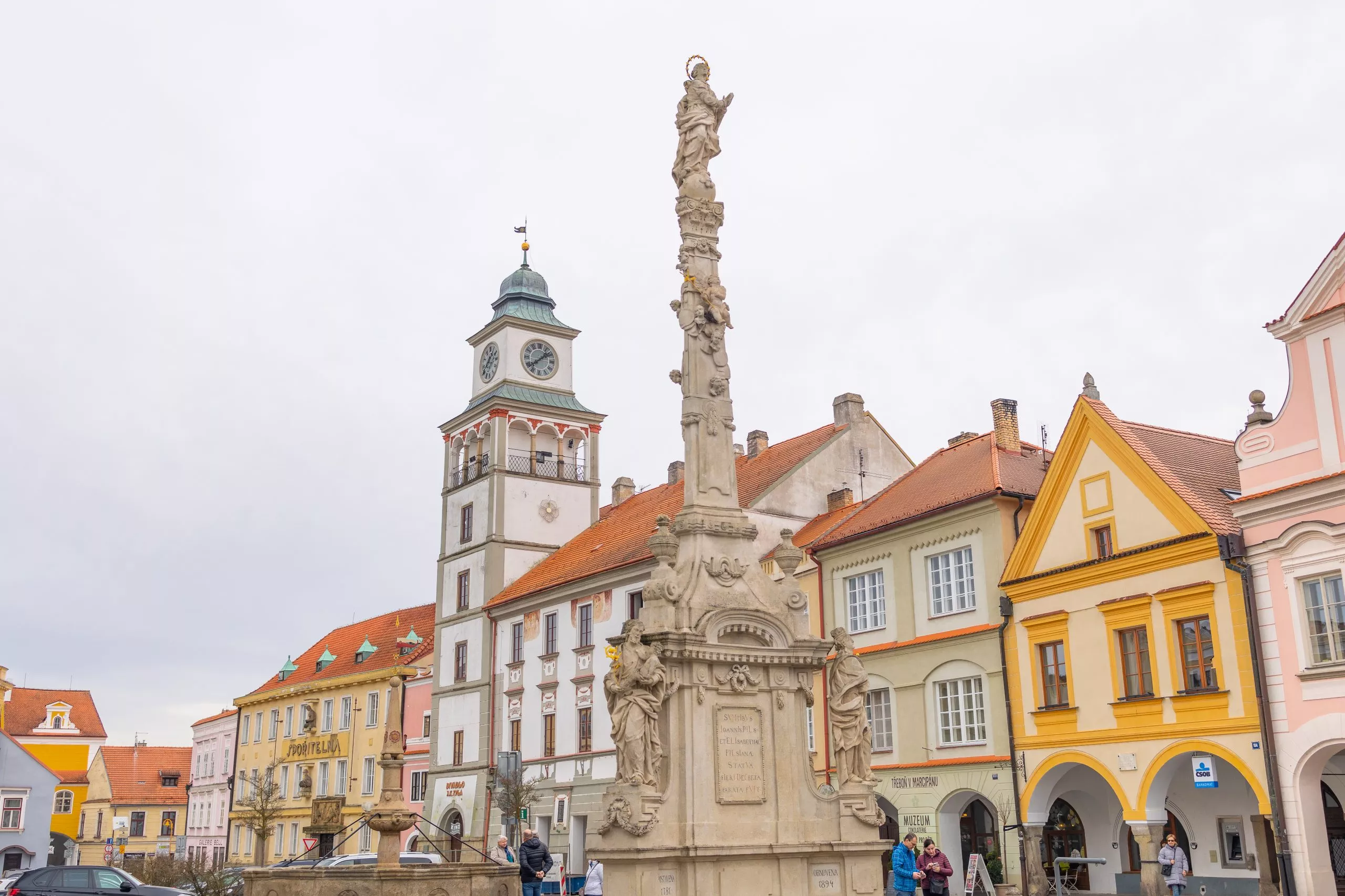 Masarykovo náměstí s kašnou