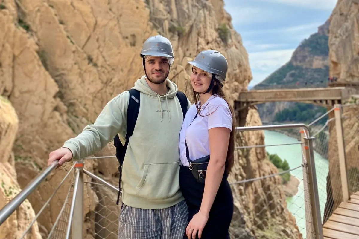 Výbežok so sklenenou podlahou je obľúbeným miestom na fotky.