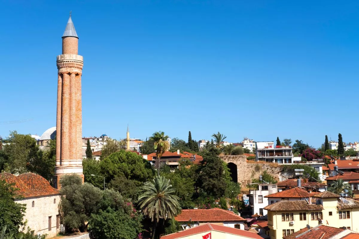 Minarete y mezquita Yivli