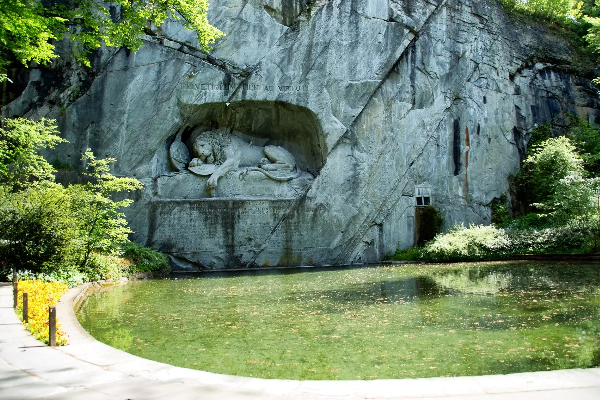 Het Leeuwenmonument hoort zeker bij de belangrijkste bezienswaardigheden van Luzern