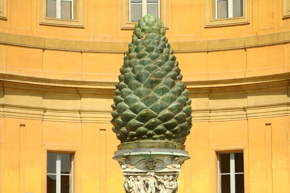 Cortile della Pigna