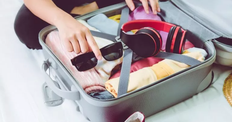 Jak se zabalit do příručního zavazadla: 20 tipů