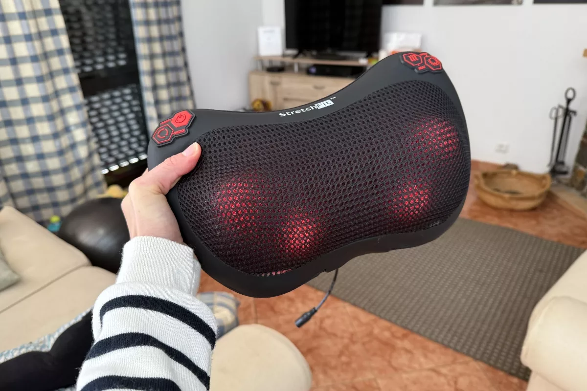FlexPillow™: recenze masážního polštáře po půl roce používání 2 Masážní polštář v našem portugalském ubytování