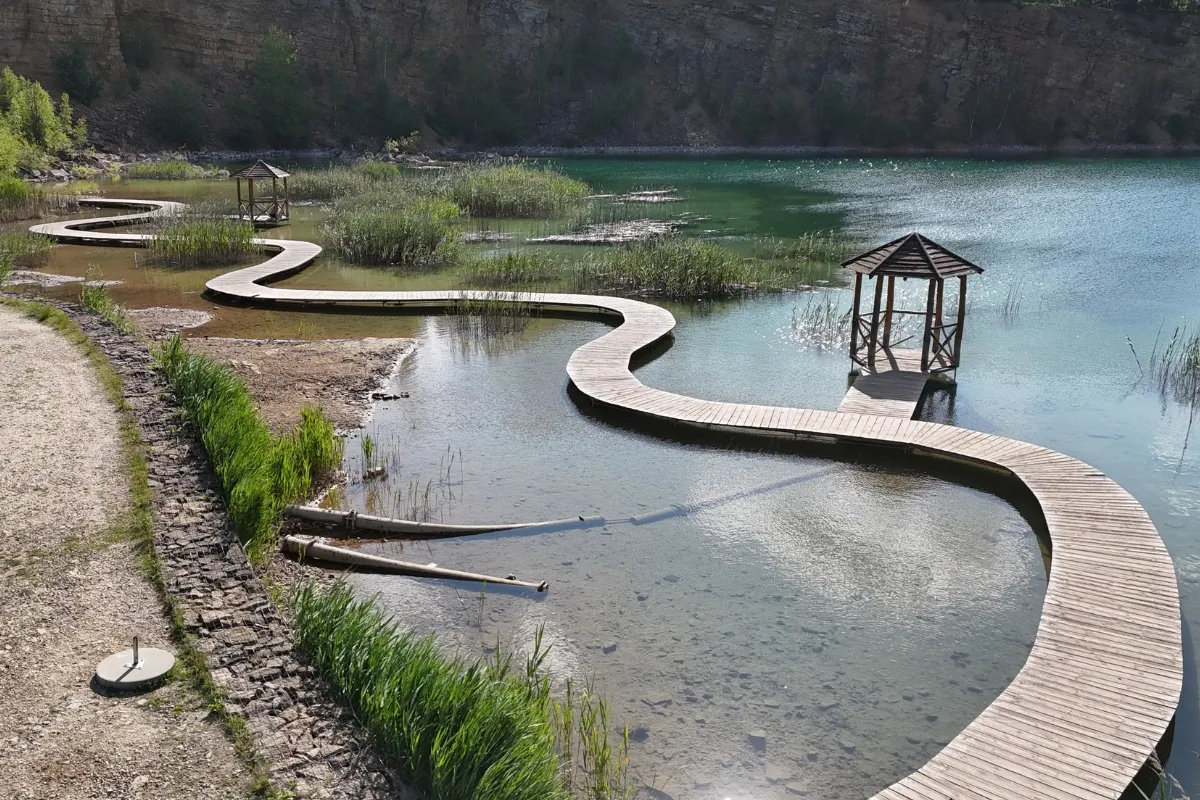Park Gródek houten loopbrug