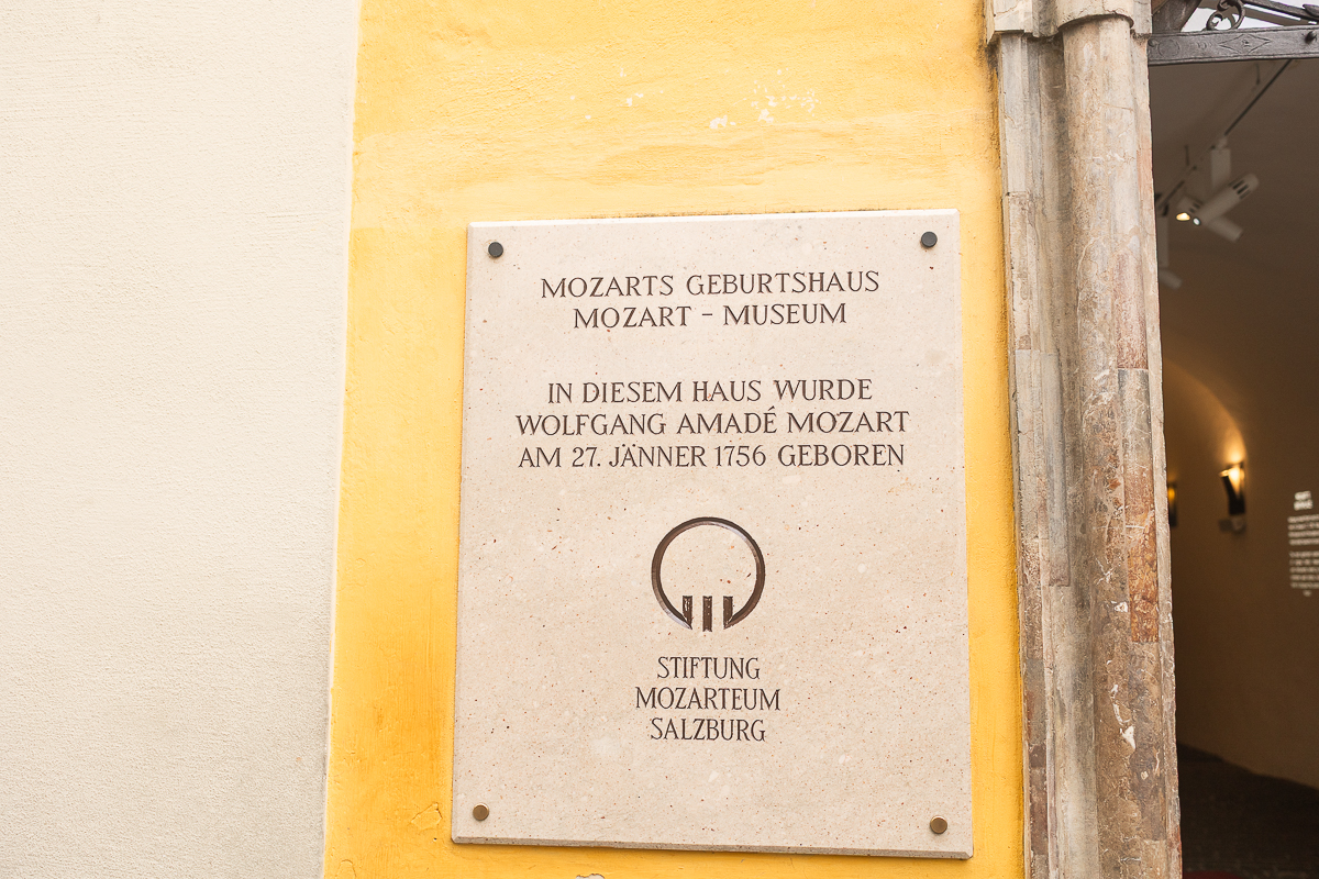 Getreidegasse a Mozartův rodný dům
