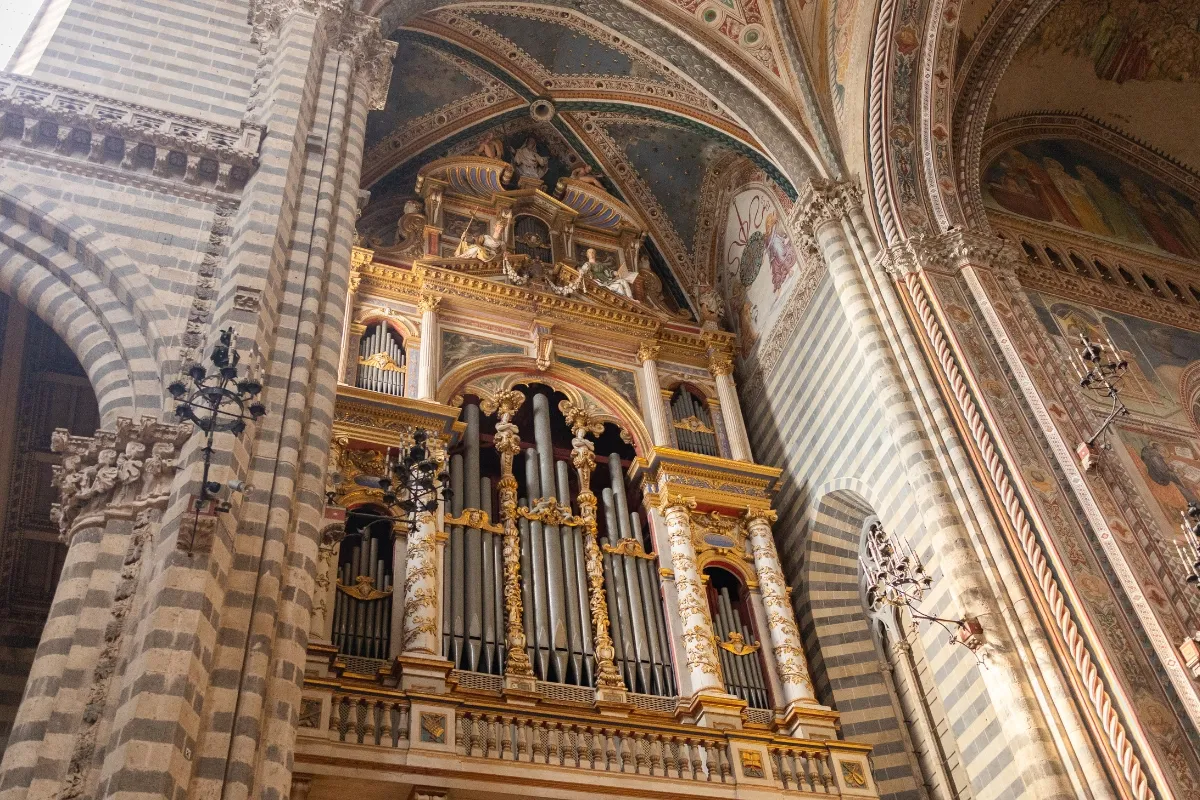 Funicular de Orvieto subiendo al centro histórico