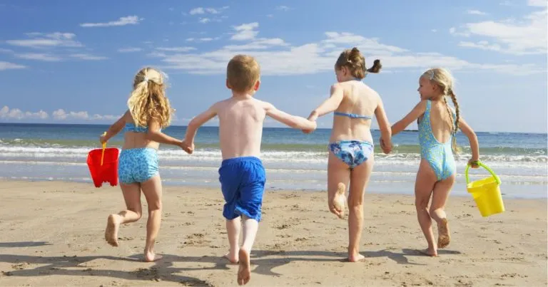 Co si vzít na dovolenou k moři s dětmi