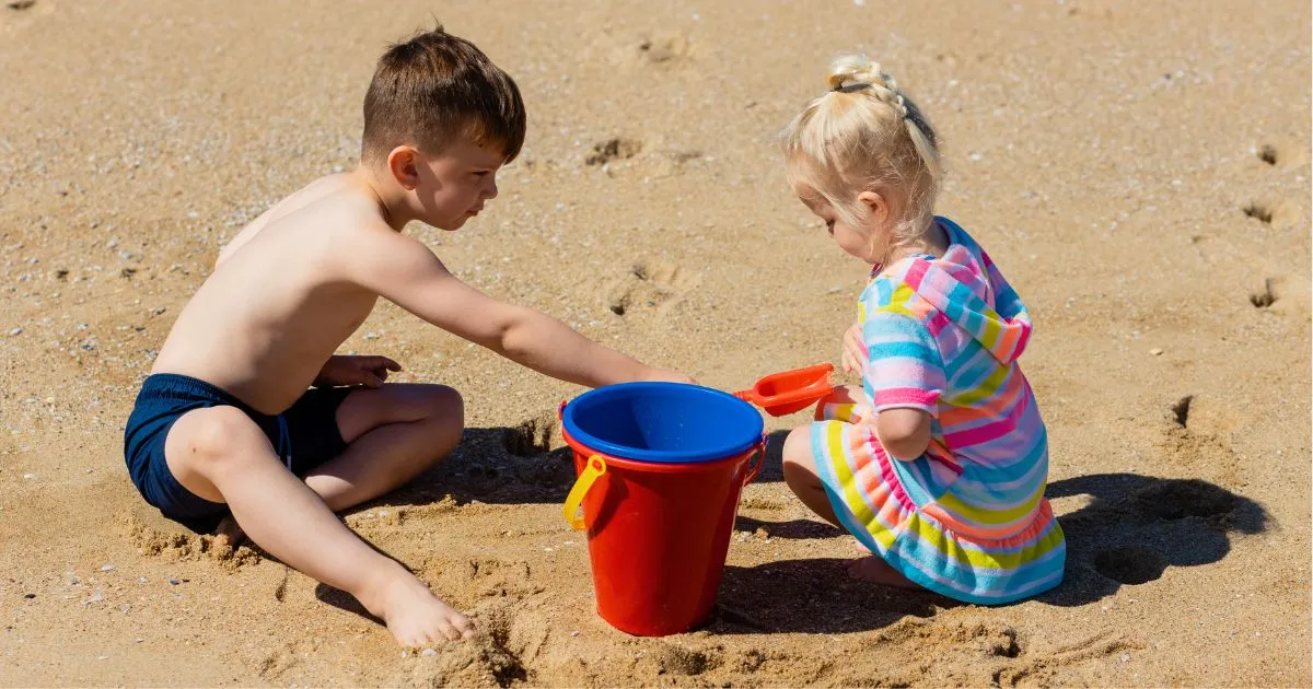 Co si vzít na dovolenou k moři s dětmi