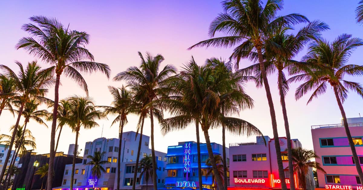 USA Florida 2026: 25 oplevelser, ruter og priser 13 Art deco-hoteller på Ocean Drive i Miami Beach ved skumring