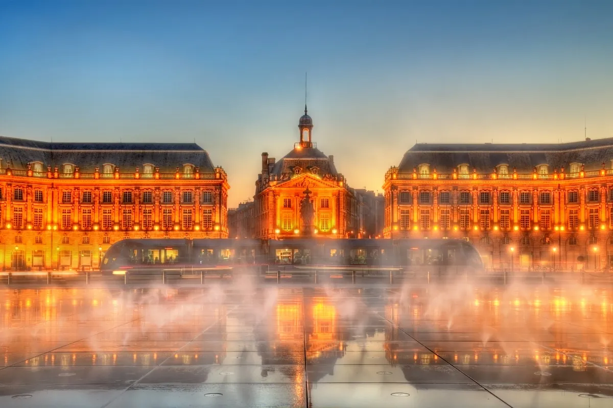 Bordeaux Place-de-la-Bourse-a-Miroir-deau