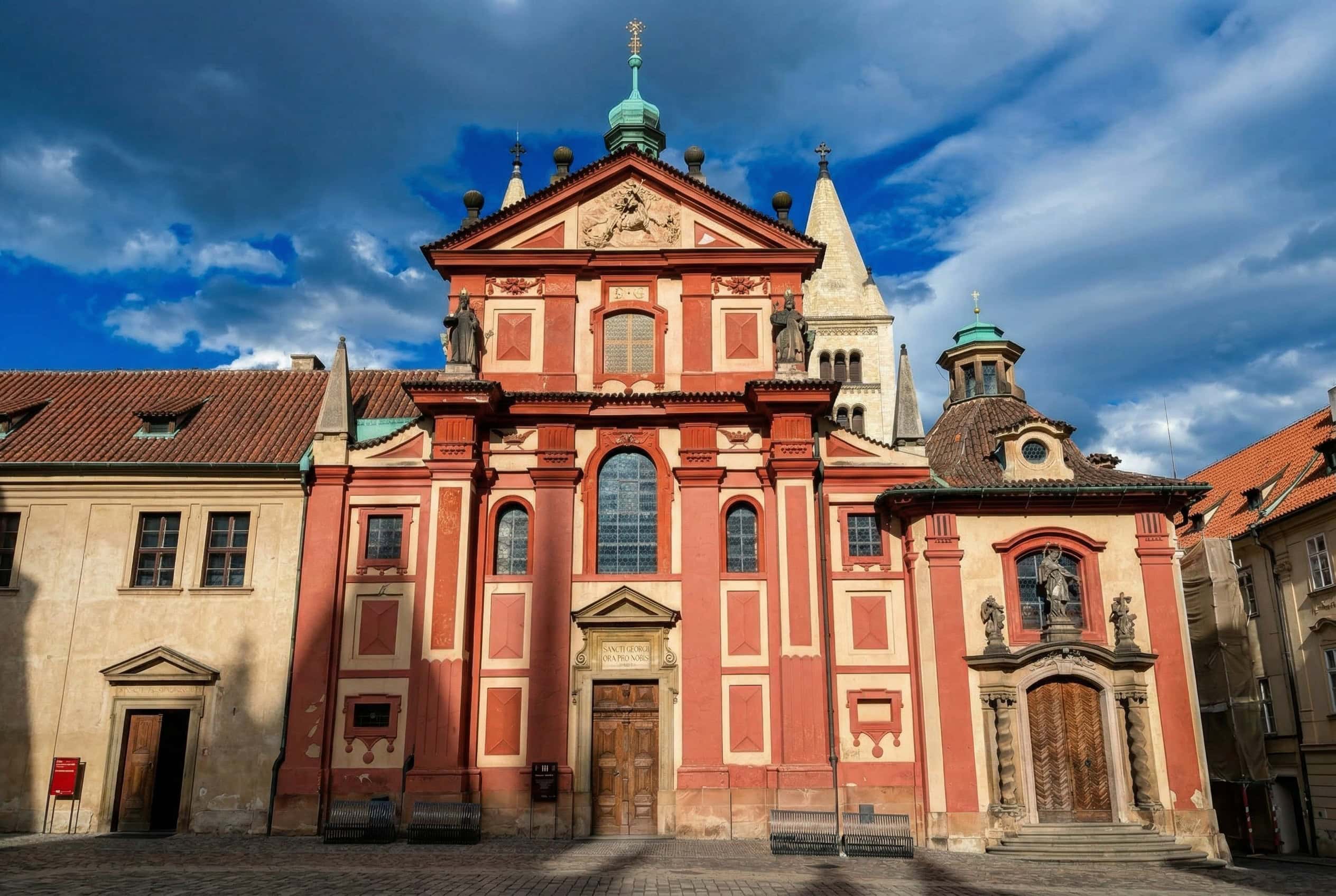 Château de Prague : que visiter, tarifs et comment éviter la foule 7 Basilique Saint-Georges au Château de Prague