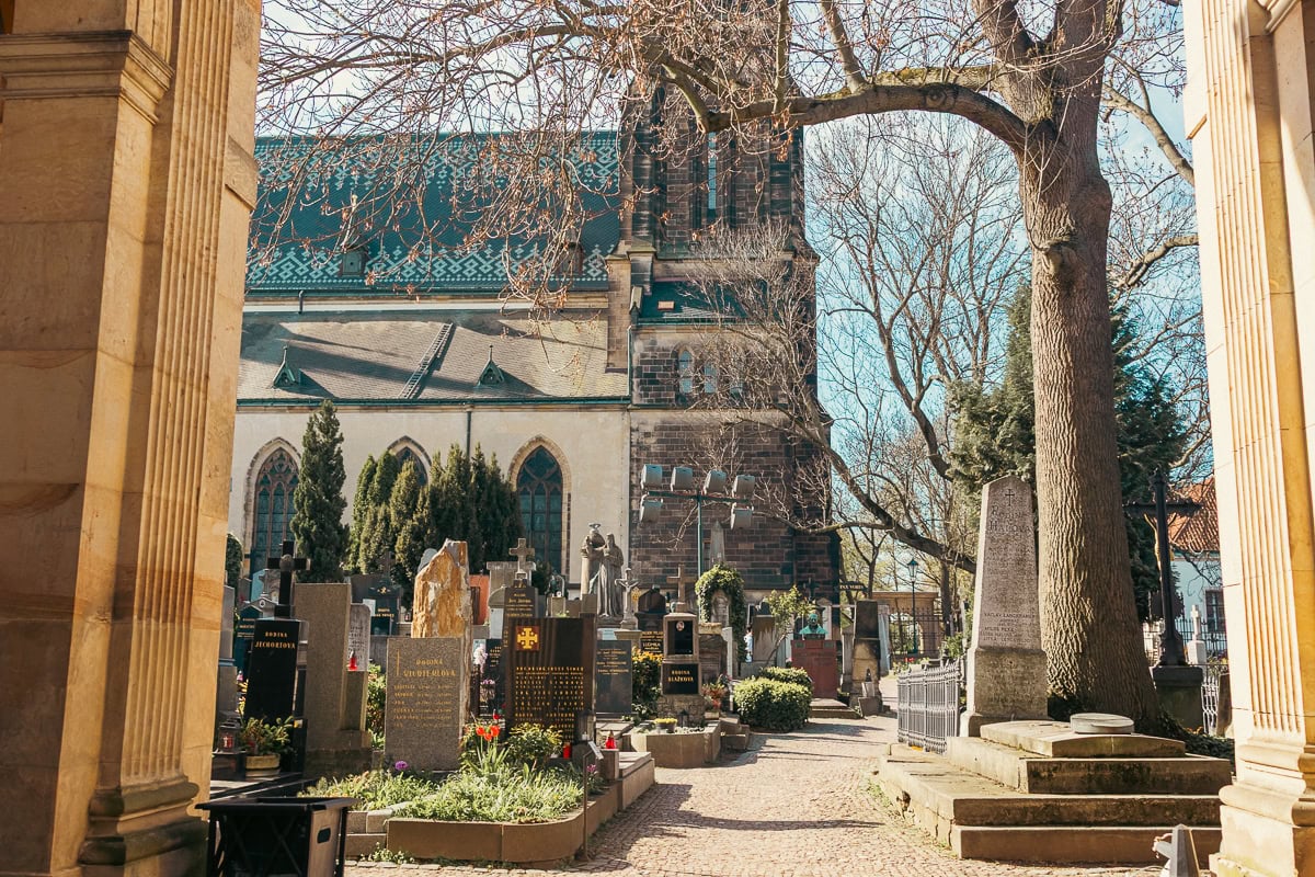 Vyšehrad: Guide till Prags andra borg (basilika, kyrkogård, murar) 5 Vyšehrads kyrkogård