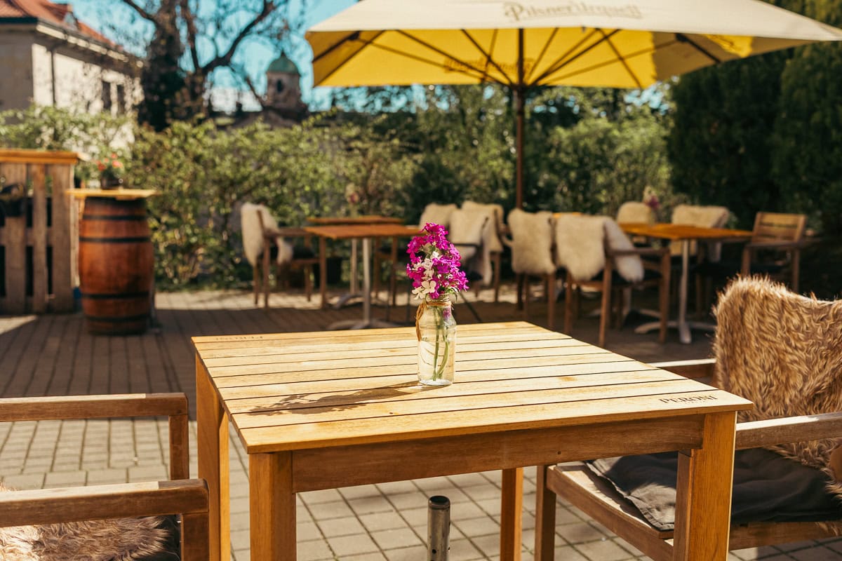 Vyšehrad: Guide till Prags andra borg (basilika, kyrkogård, murar) 13 Kafé på Vyšehrad