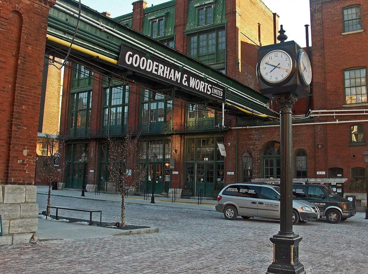 Ontario, Canada: 35 de lucruri de văzut și de făcut 3 Cladiri victoriene din caramida in Distillery District din Toronto
