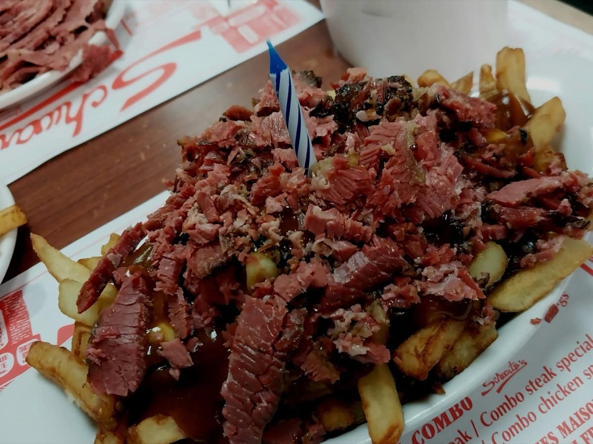 Ontário, Kanada: 35 tipů, co vidět a dělat 27 Poutine — hranolky se sýrem a omáčkou