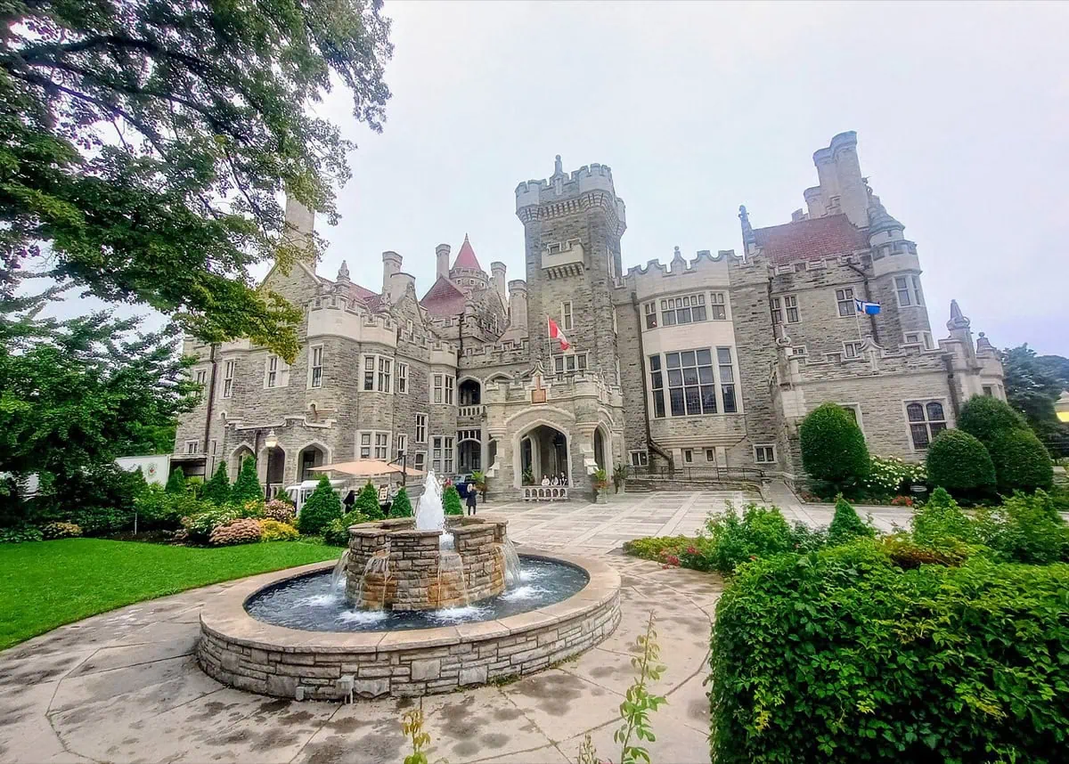 Ontário, Kanada: 35 tipů, co vidět a dělat 7 Zámek Casa Loma s věžemi uprostřed Toronta