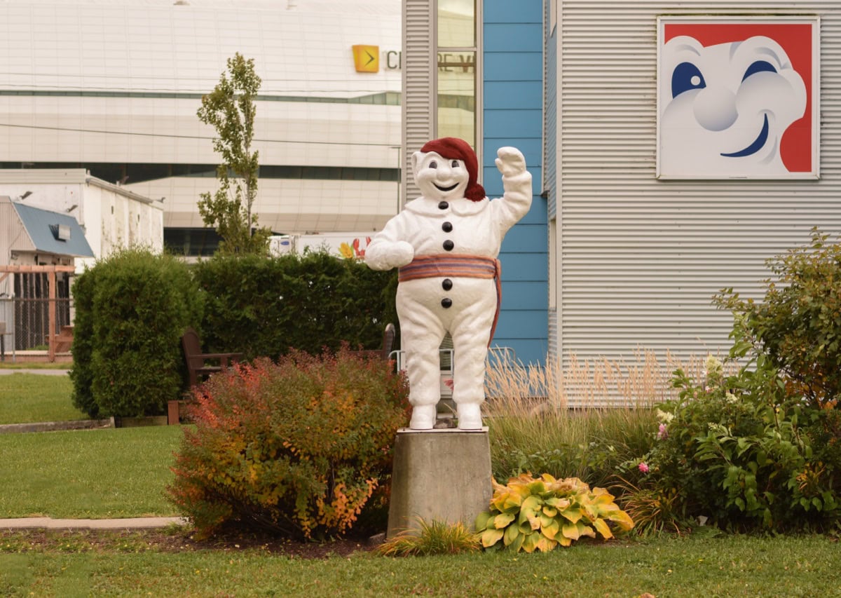 Provincia Quebec, Canada: ghid complet | 30+ locuri de văzut și experiențe 22 Bonhomme la carnavalul de iarnă din Québec