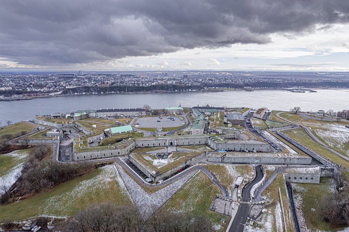 Québec, Kanada: 15 tips på saker att se och göra 9 Stjärnformad fästning Citadelle de Québec på kullen ovanför staden